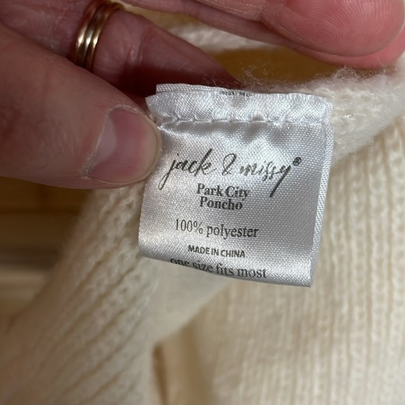 Jack & Missy One Size Fits All Ivory Color Turtleneck Poncho Cable Knit Sweater - Picture 5 of 8